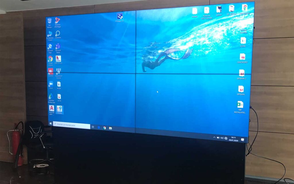Renault Showroom Digital Signage ve Kiosk Ekran