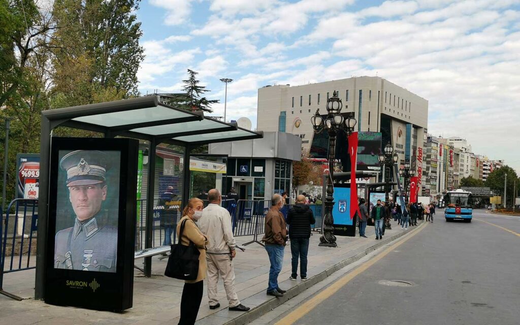 Sevronik Dış Mekan LED Totem Prjesi Digital Signage Ekran